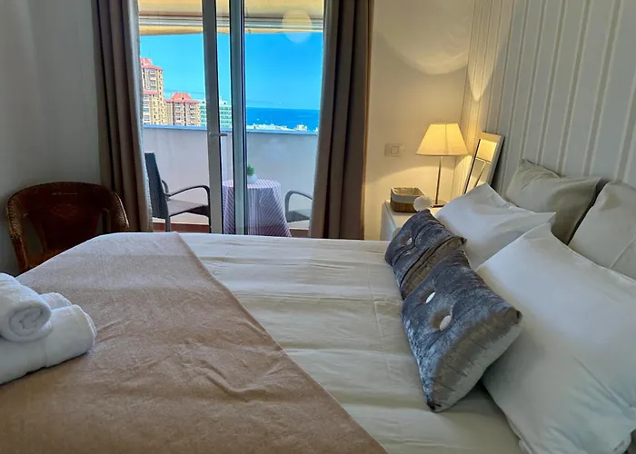 El Laurel Center-terrace-parking * Puerto de la Cruz (Tenerife)